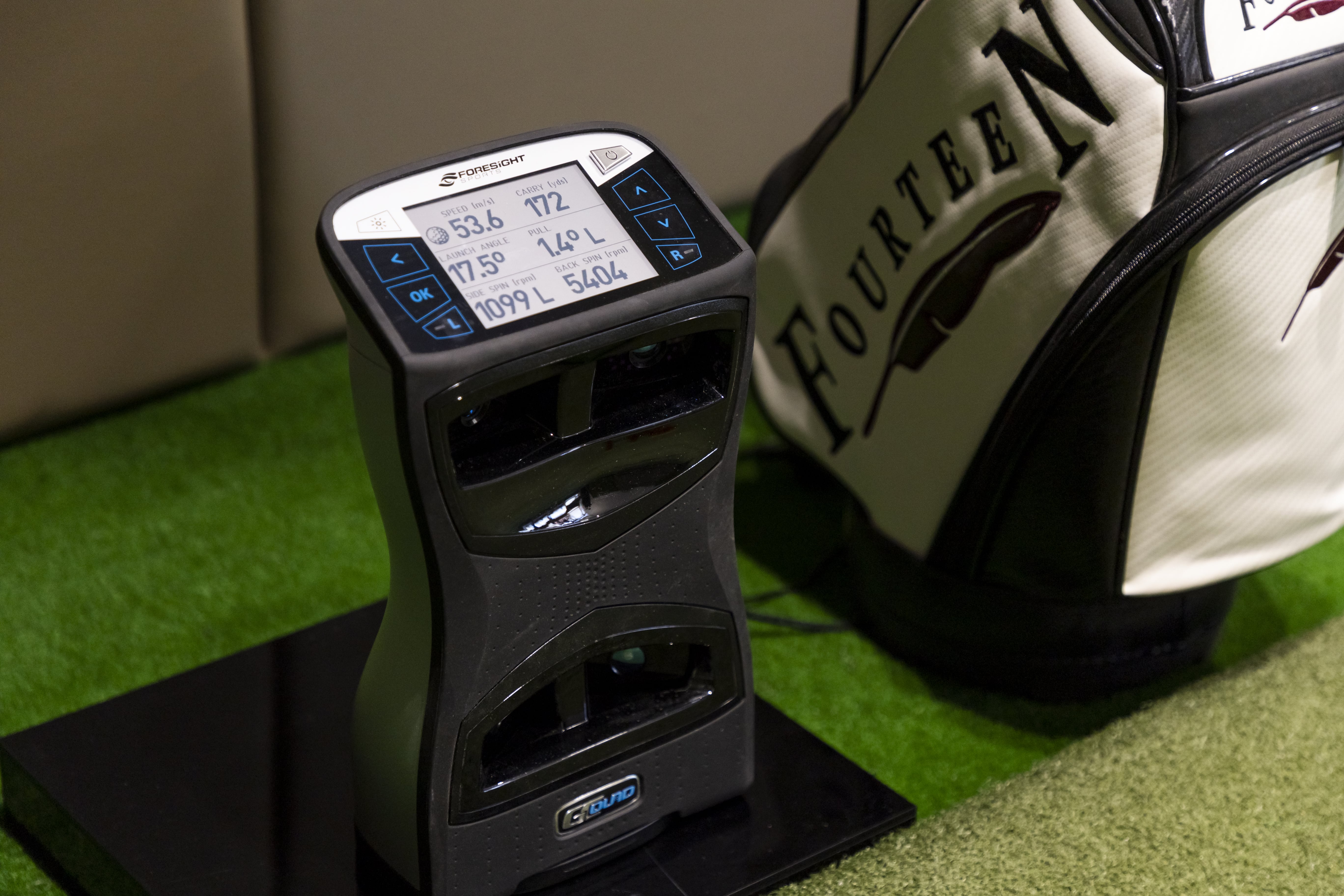最先端の弾道計測機「GC Quad」のデータをもとに、ゴルフクラブの知識とゴルフの経験値ある専任スタッフによるフィッティングが展開される。