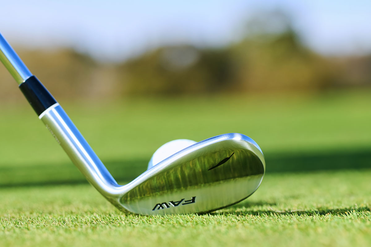 「FA-W」は＋4度、-2度のライ角調整が可能。2タイプのライ角設定が異なる特注ヘッドを用意してライ角対応することで、構えた形状に違和感を感じさせない。