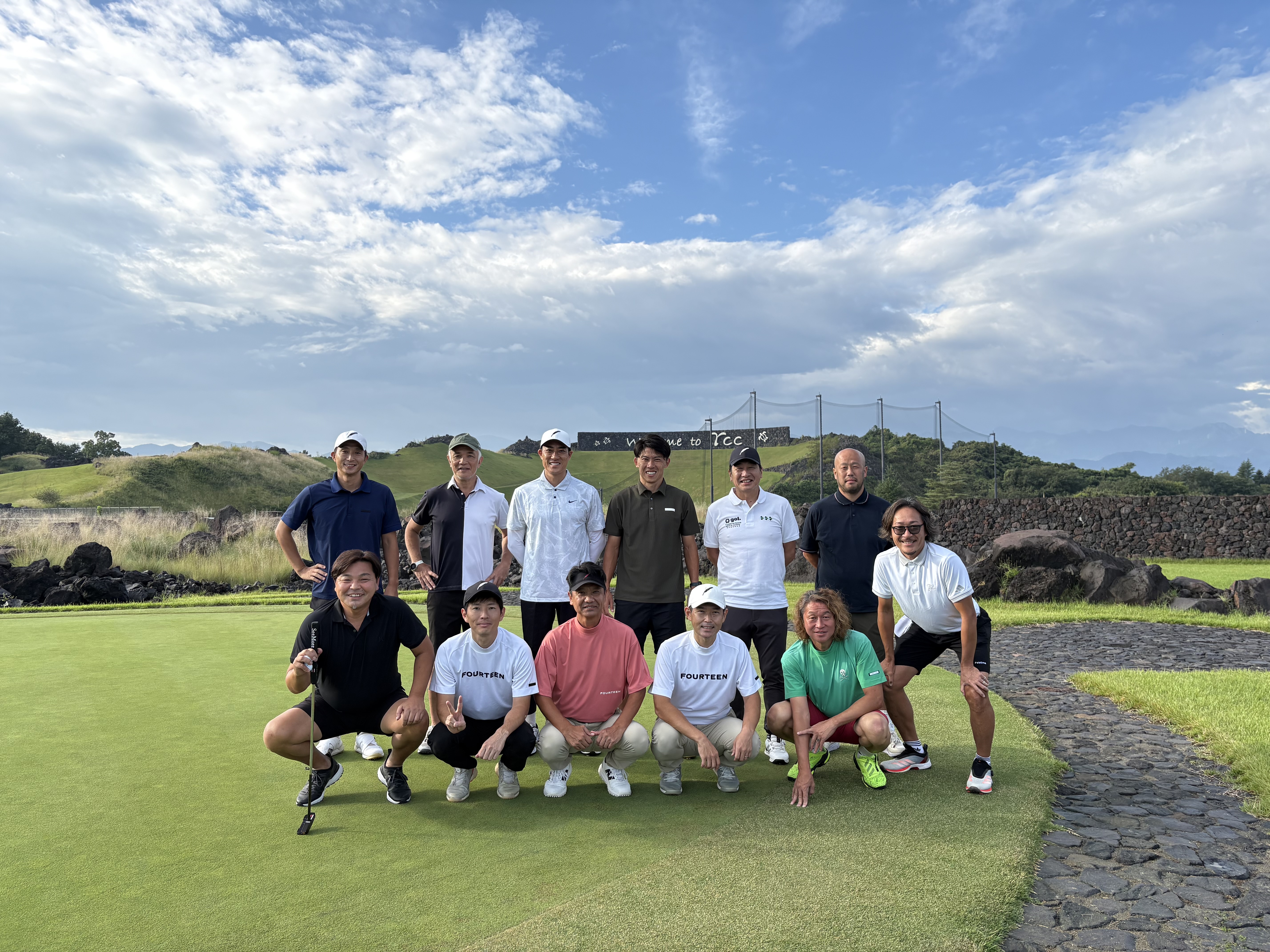 （左上から）福西崇史さん、南雄太さん、太田宏介さん、中西永輔さん、城彰二さん、岡野雅之さん、石川直宏さんと豪華メンバーが決起ラウンドに集った。