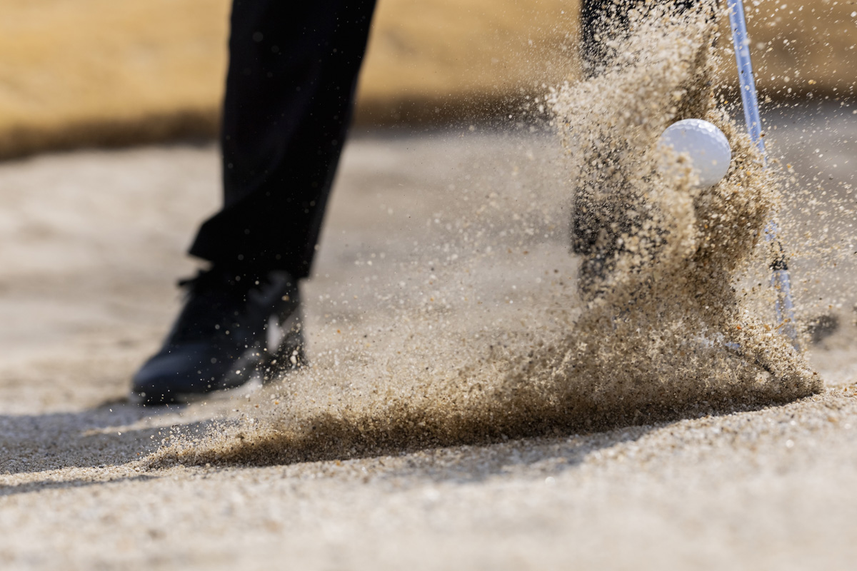 FR-3のWバウンス効果
バック部
ソールバック部のハイバウンス効果が生み出す砂への抵抗感が、ヘッドの抜けを促してボールを容易に飛ばすことができる。