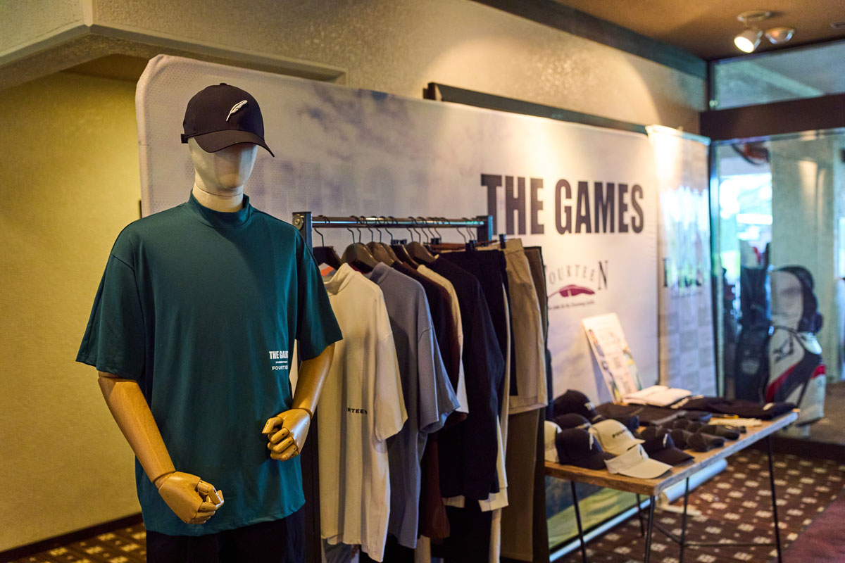 2025年大会の参加賞は、快適にプレーできる機能性、プレー後のオフコースでも活躍できる万能さのモックネックTシャツ。2026年も魅力的な参加賞を企画しています。