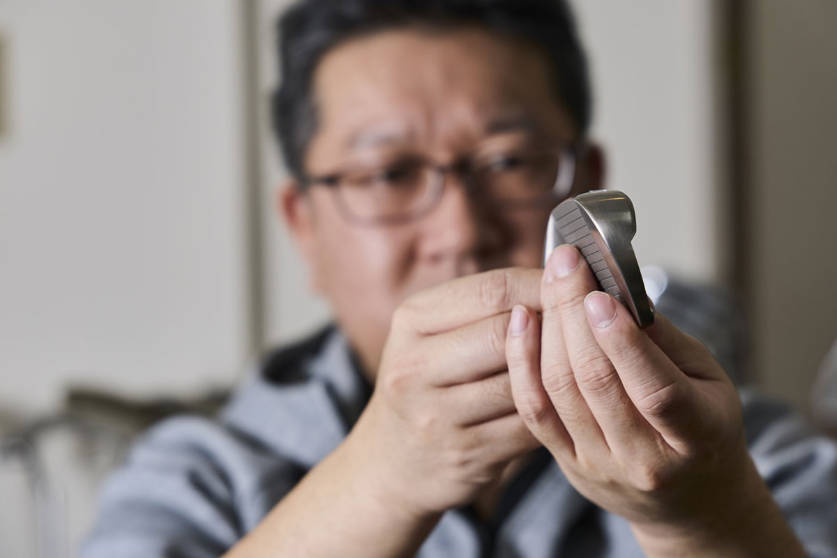 リーディングエッジ側にバンパーを持たせた、「TB-5」のユニバーサルソールも搭載されている。
　

　